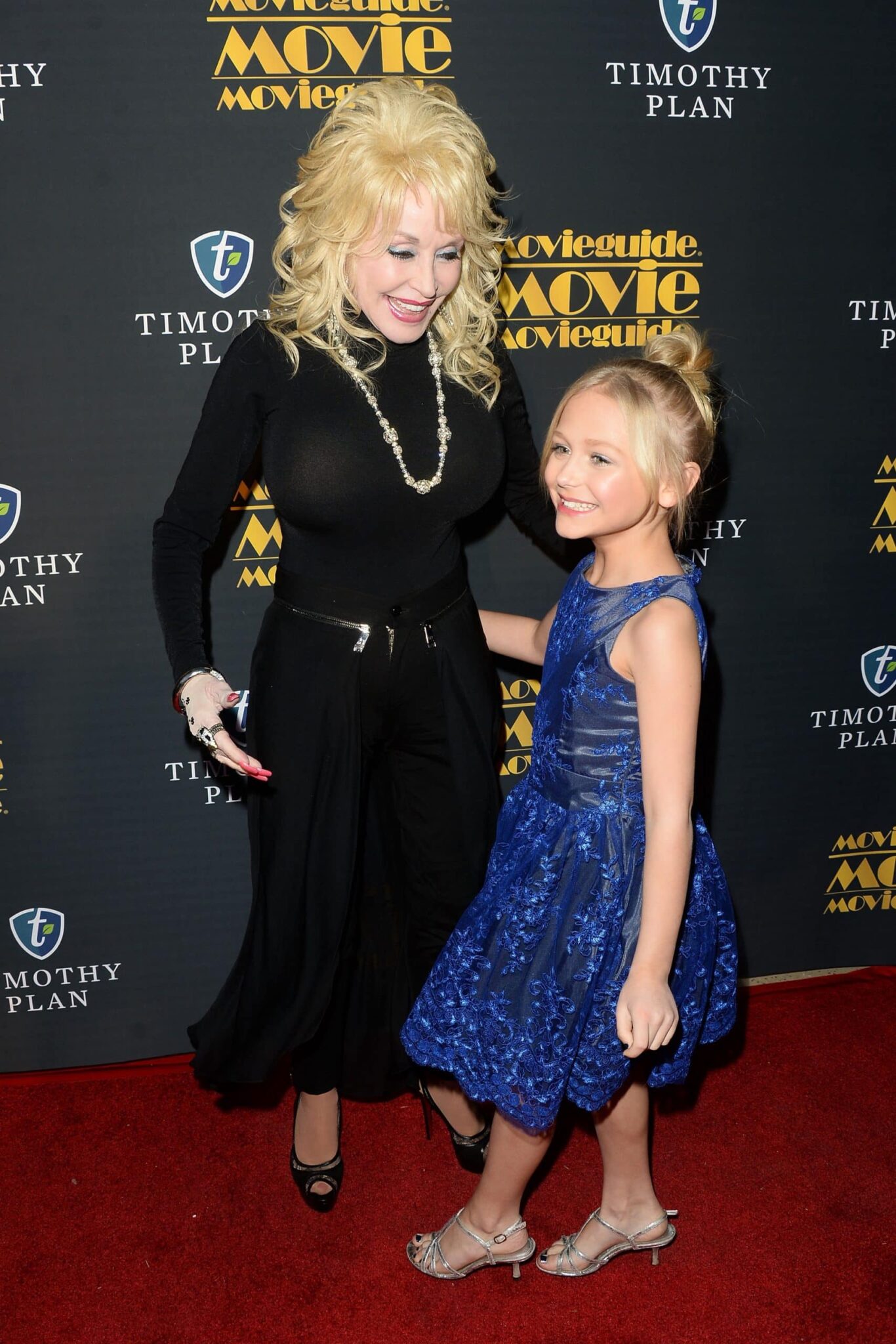 Dolly Parton and Alyvia Alyn Lind at the 24th Movieguide Awards, 2016 (Photo: Matt Winkelmeyer / WireImage / Getty)

